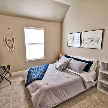 Work Ready Stay Queen Bd Near Dwtn Baylor Scott & White Fast Wi-Fi Free Parking Professionally Managed By Stay Albatross